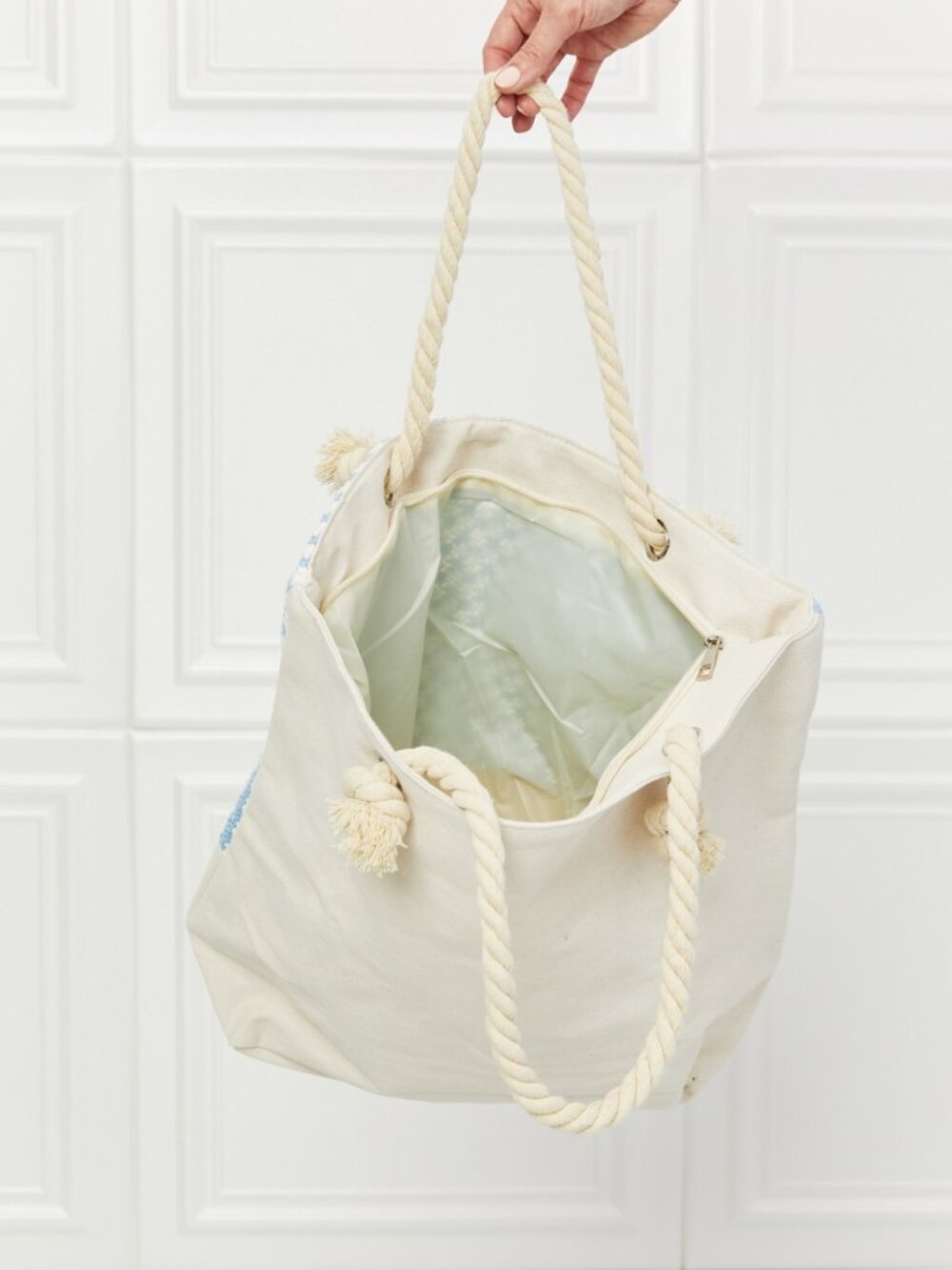 NWT Justin Taylor Picnic Date Tassel Tote Bag - Picture 2 of 4